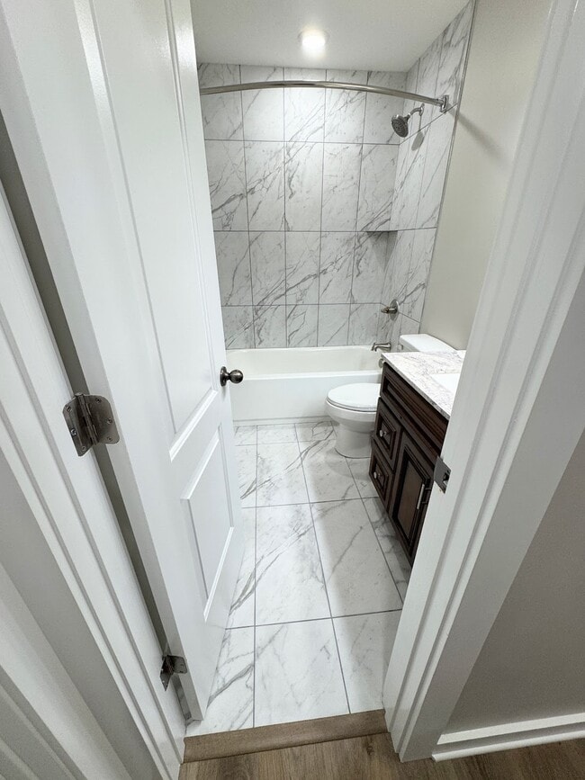 Building Photo - 116 Montrose Dr