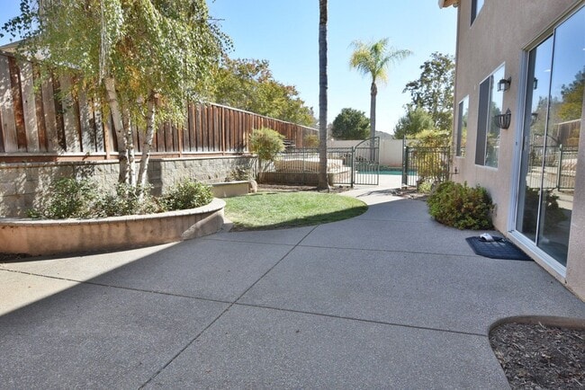 Building Photo - Beautiful and Spacious Evergreen 4 Bedroom 2.5 Bath Home with Pool!