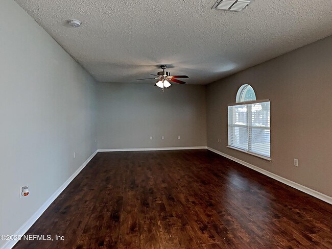 Building Photo - 5596 Ashleigh Park Dr