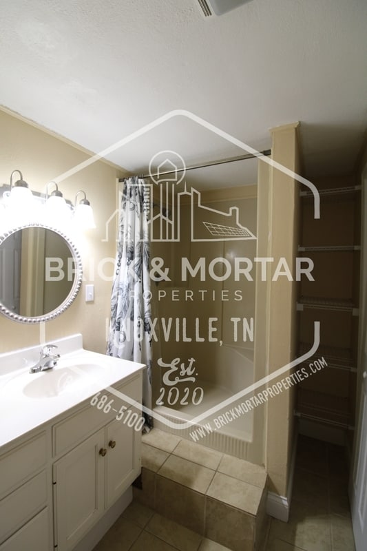 Building Photo - 1400 Mt Vista Dr