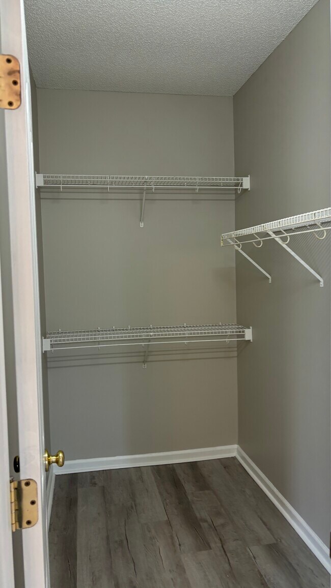 Building Photo - 12045 Evergreen Hollow Dr