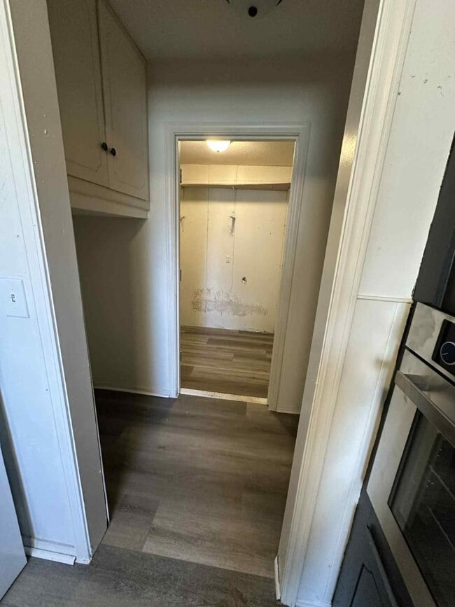 Building Photo - 1710 Parklane Dr