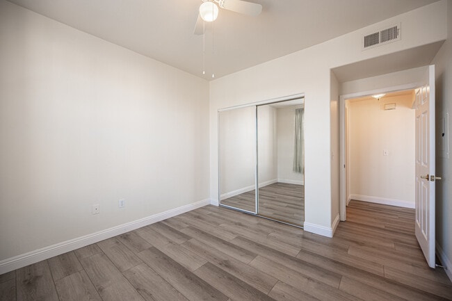 Building Photo - 8555 W Russell Rd