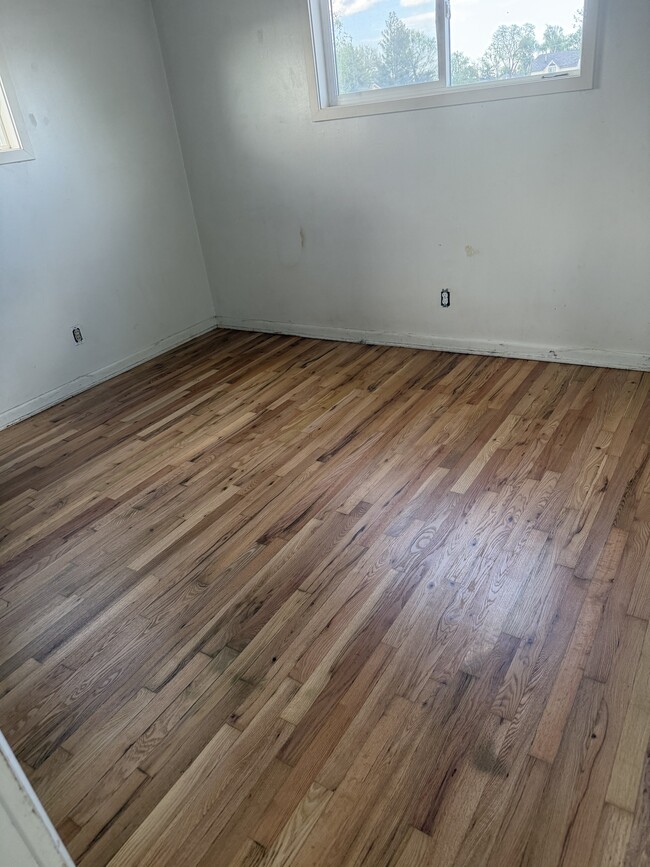 Building Photo - 515 5th St