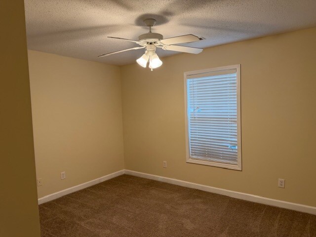 Building Photo - 116 Country River Dr