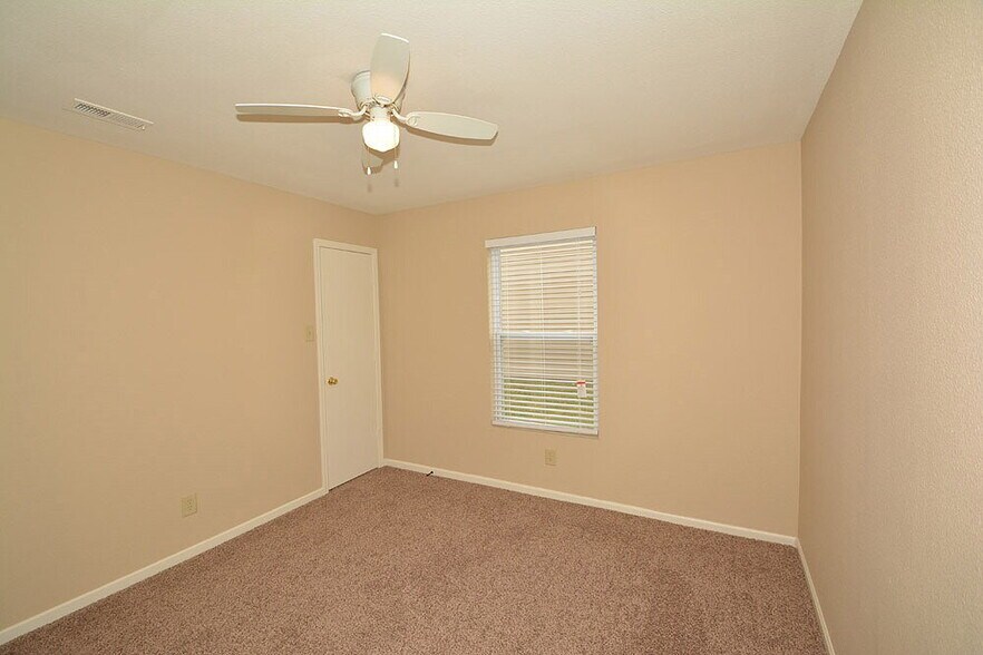 Building Photo - 2329 Seven Peaks Dr