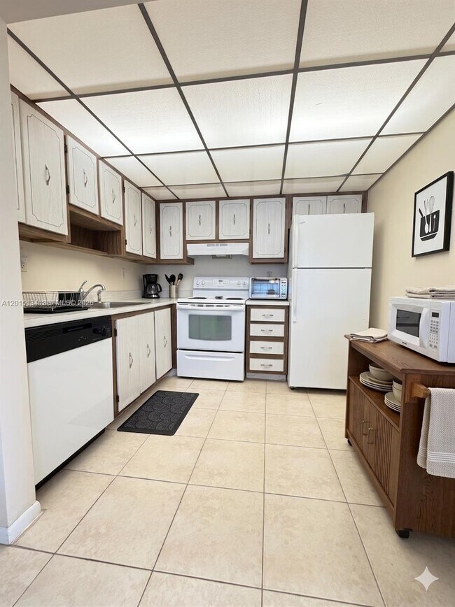 Building Photo - 416 Burgundy I