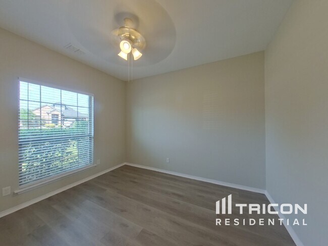 Building Photo - 2989 Lakeview Cir