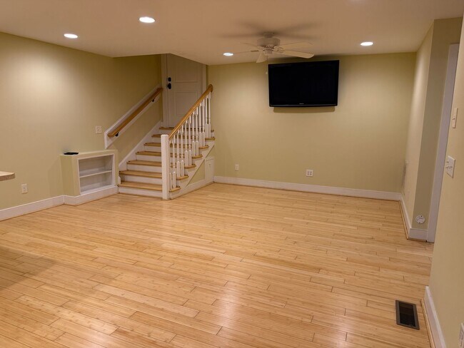 Building Photo - Private basement near UNC campus!