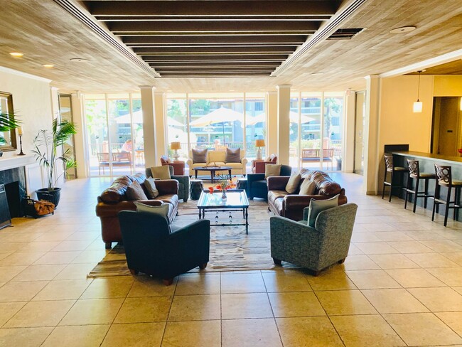 Building Photo - TOP FLOOR 1BD/1BA CONDO AVAILABLE AT THE PLAZA IN PACIFIC BEACH - $2,495/mo