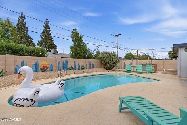 Building Photo - 8330 E Monte Vista Rd