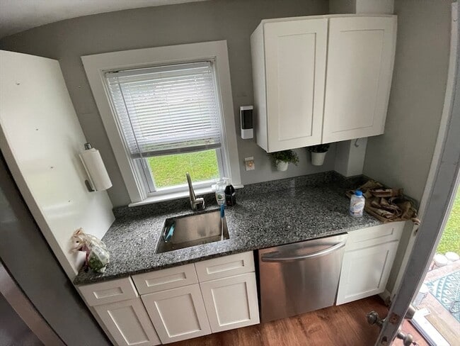 Building Photo - 76 Houlton St