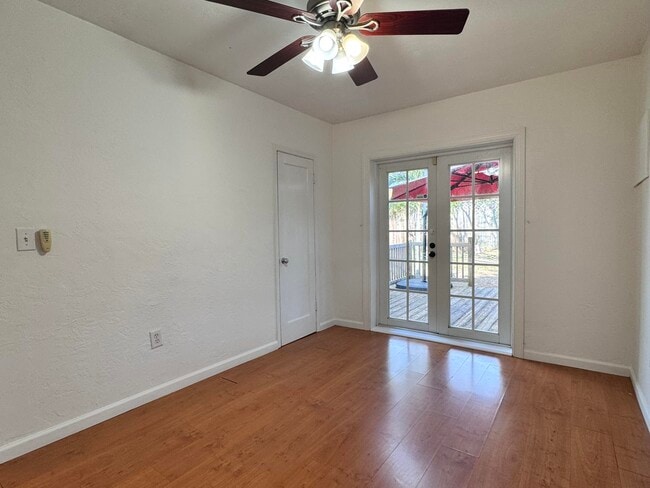 Building Photo - 3012 Glenwood Rd