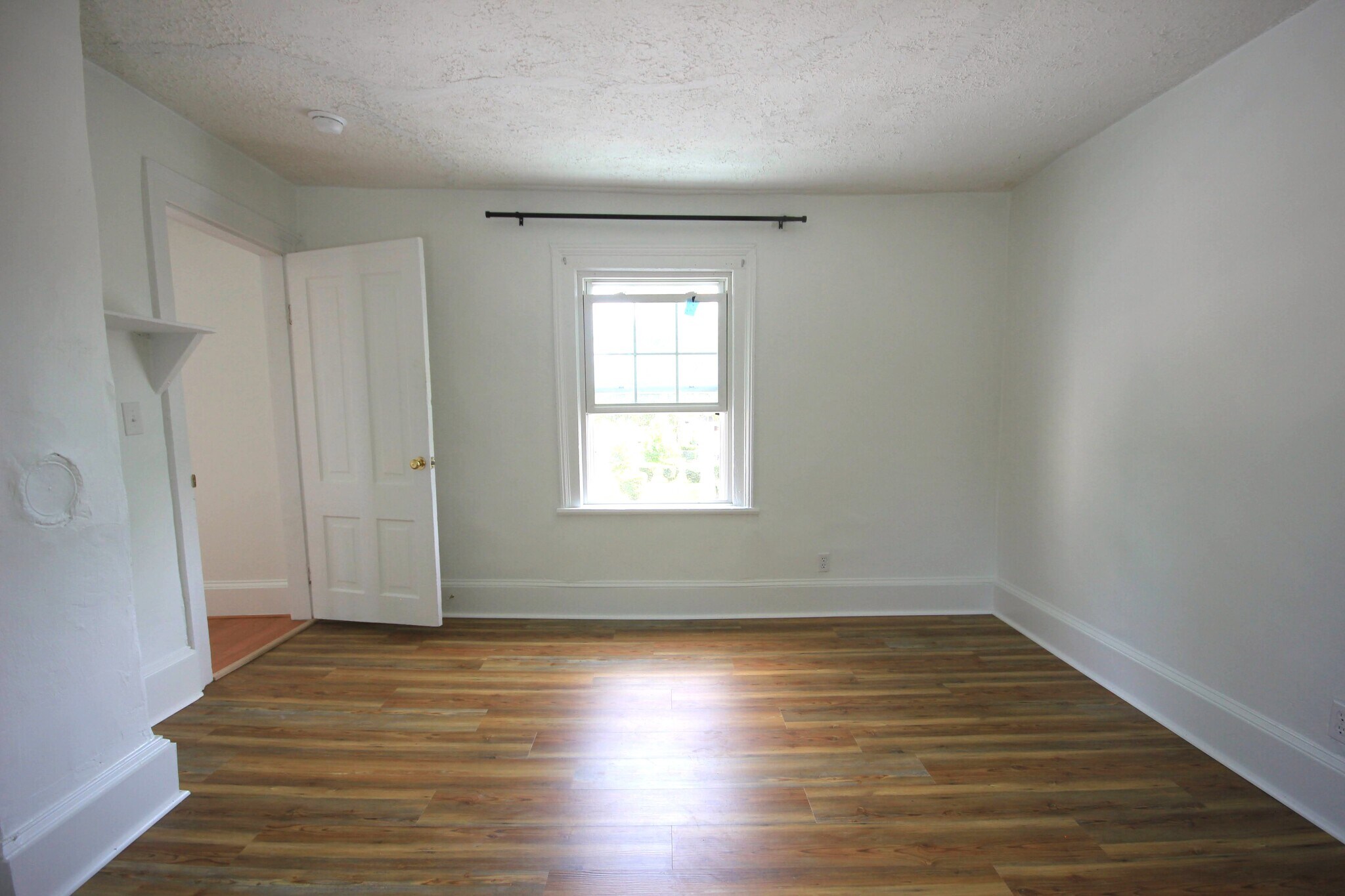 Building Photo - 421 9th St NW