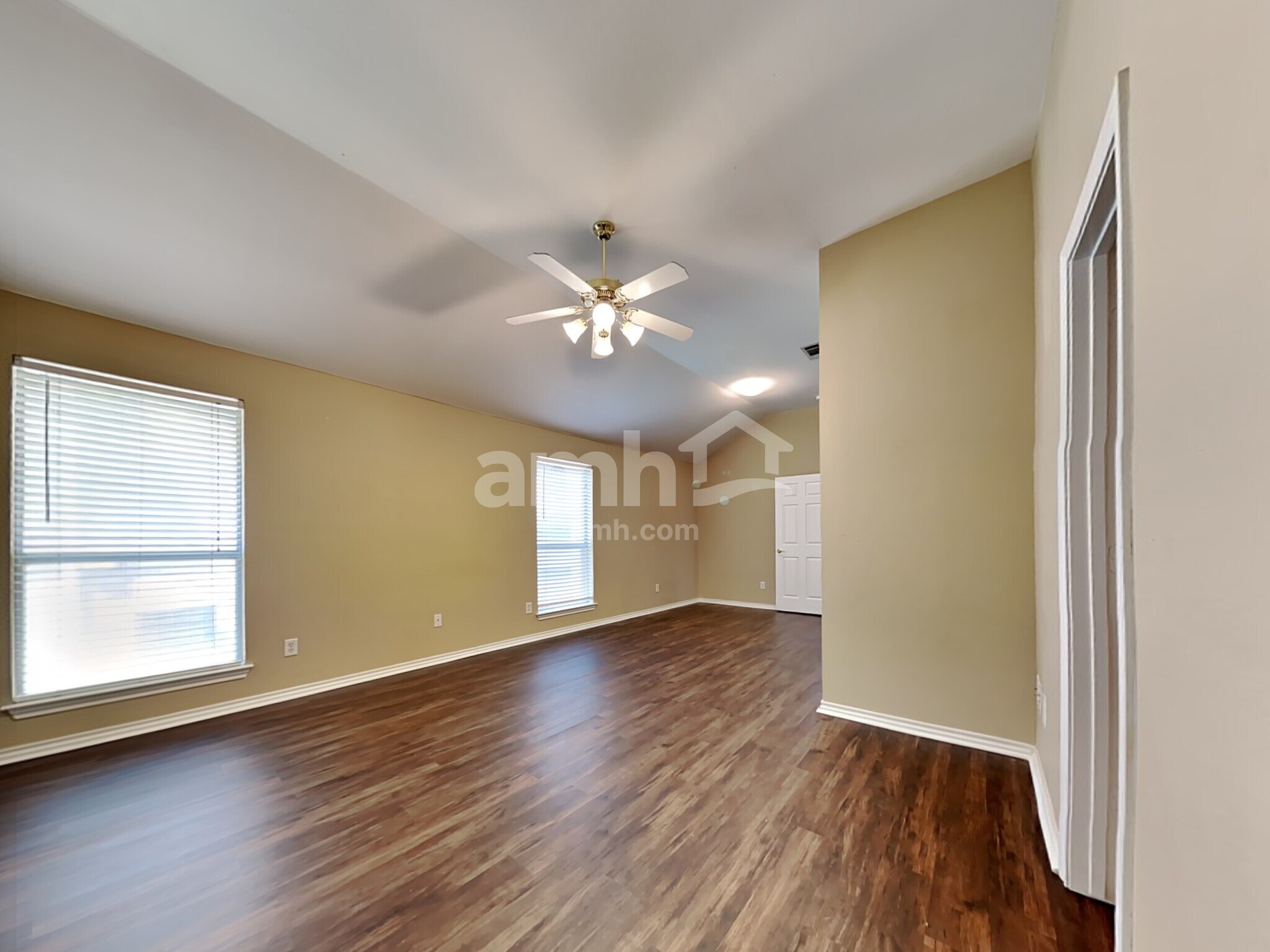 Building Photo - 8820 Sunset Trace Dr