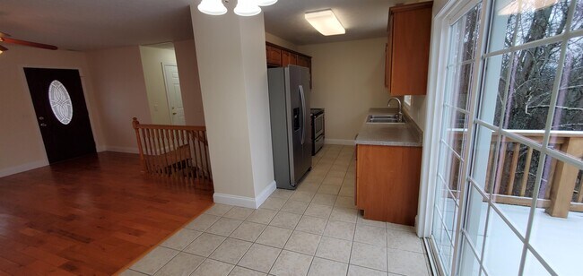 Building Photo - 172 Beth Ln