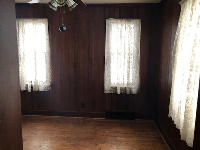 Building Photo - Great 4 Bedroom Home In Harper Woods