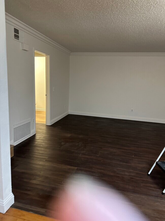 Building Photo - 1893 Cherokee Dr