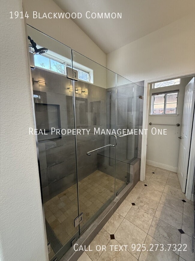 Building Photo - 1914 Blackwood Common