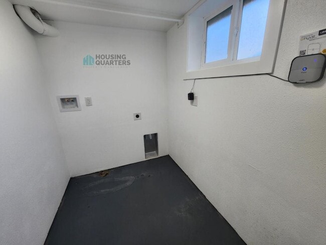 Building Photo - 2528 W Wabash Ave