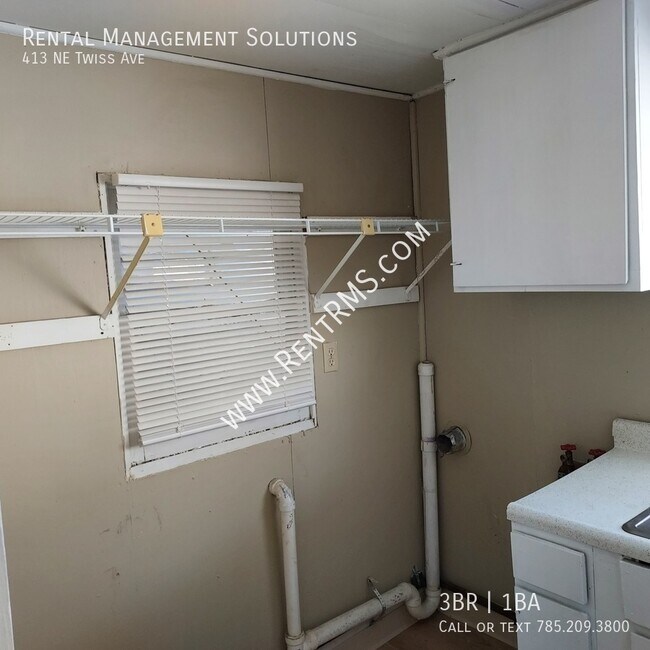 Building Photo - 413 NE Twiss Ave