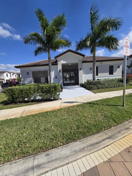 Building Photo - 200 SW 159th Way