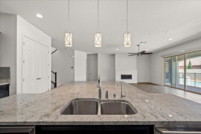 Building Photo - Fabulous Home with NexGen Sutie!