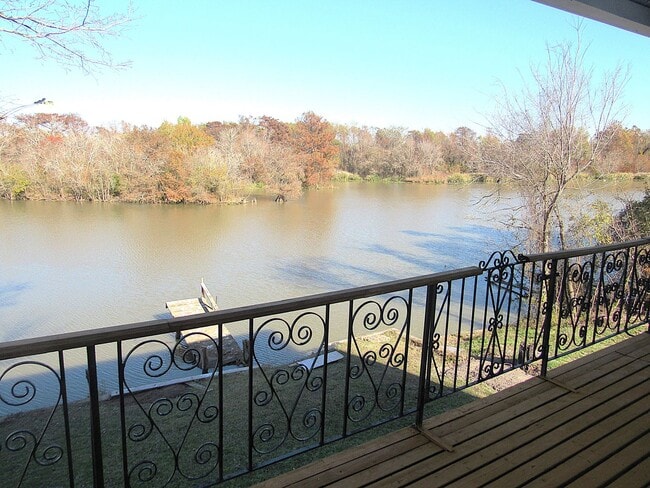 Building Photo - Fully Furnished Humble Duplex on the Water