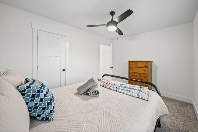 Building Photo - Spacious 3 Bedroom 2 Full Bath Home For Rent Near Dunbar Cave Road!