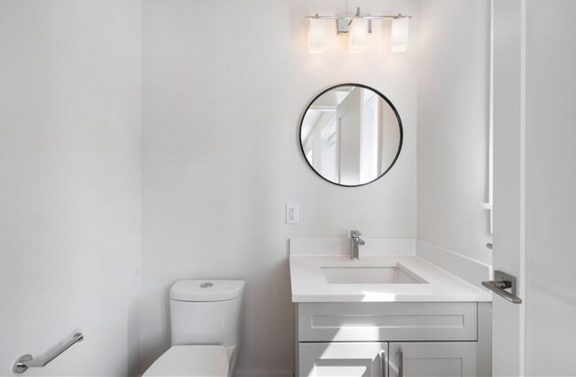 Building Photo - 1639 Maple St