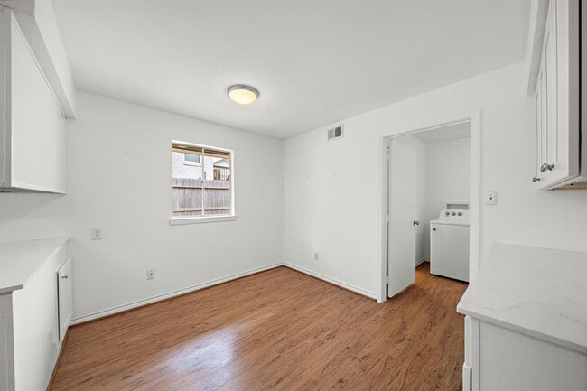 Building Photo - 4802 Braesvalley Dr