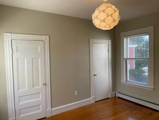 Building Photo - 198 Mammoth Rd