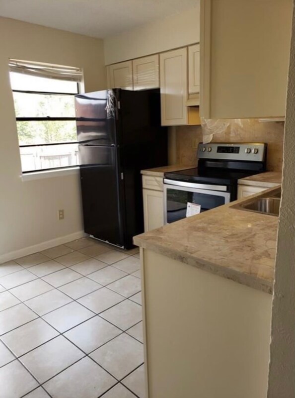 Building Photo - 1704 W Braker Ln