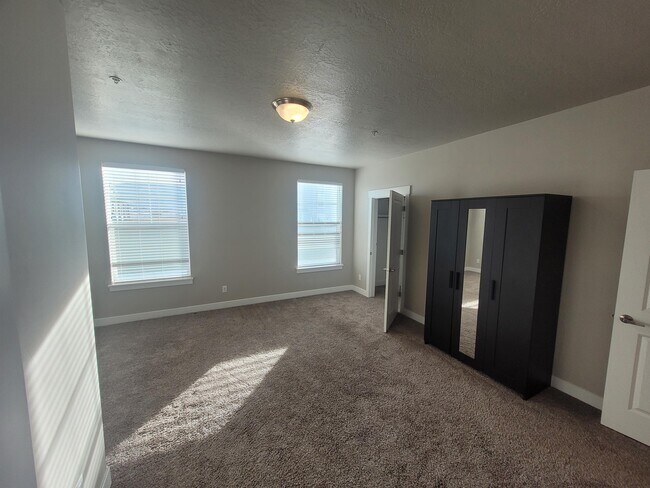 Building Photo - 1128 S 820 E