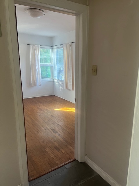 bedroom, oak floor - 625 W Maple St