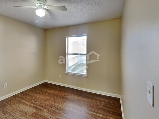 Building Photo - 3389 Westfield Dr