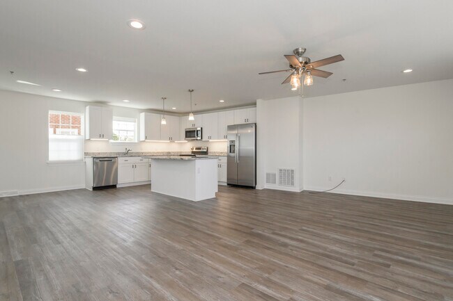 Building Photo - 208 Grand Ave