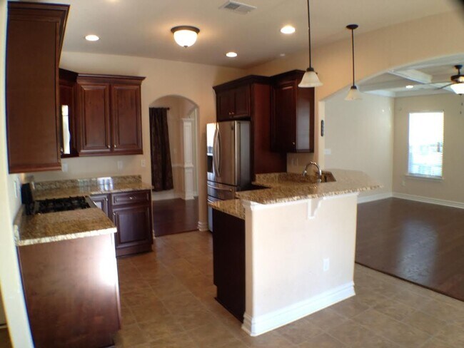 Building Photo - Spacious 4-bedroom, 3-bathroom home in Che...