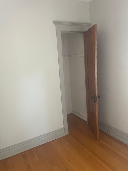 Building Photo - 1046 S Scoville Ave