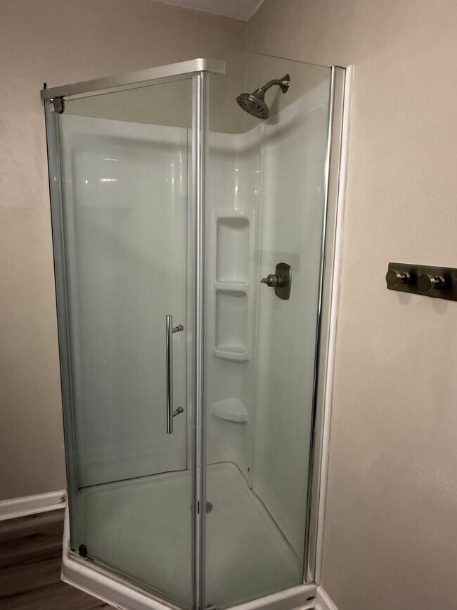 Building Photo - 160 Gretchen Ct