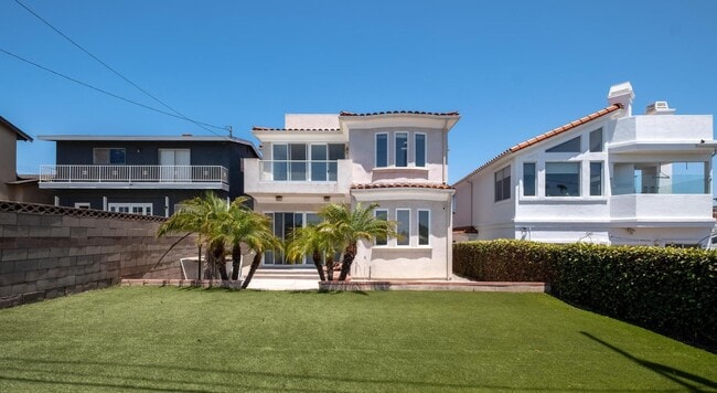 Building Photo - Stunning 4 bed, 4.5 bath home located on a quiet and highly desirable street in Redondo Beach
