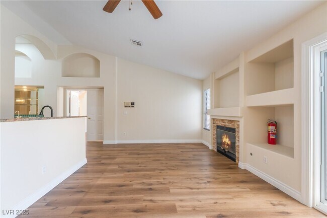 Building Photo - 8250 Fox Tail Way