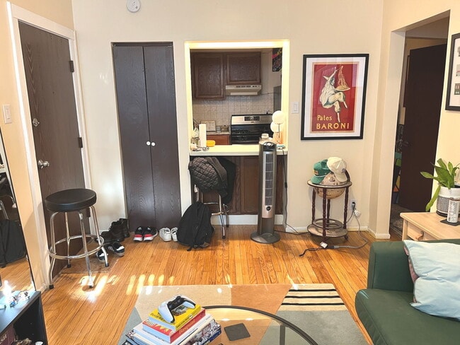 Building Photo - 1127 W Farwell Ave