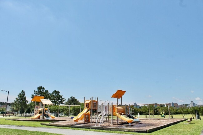 Building Photo - Available 08-08-25 in Cedar Crossing! A Pe...