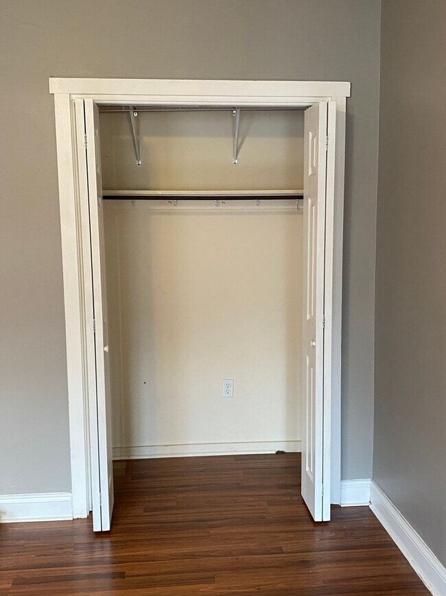 Building Photo - 401 N Augusta St