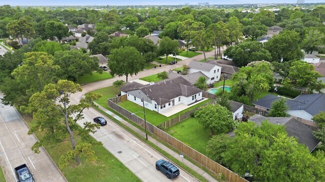 Building Photo - 14002 Myrtlea Dr