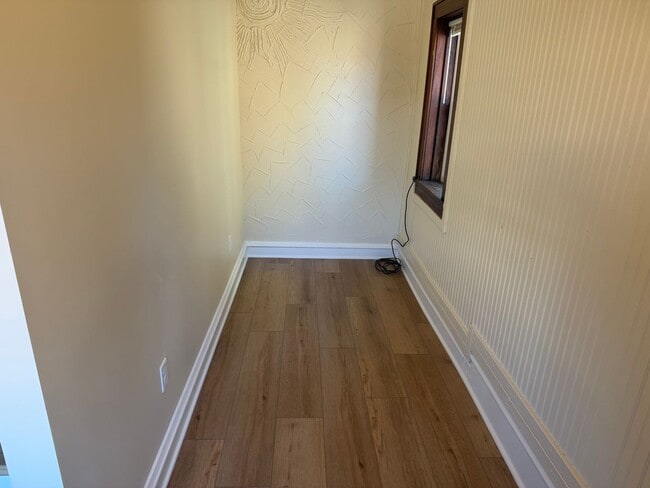 Building Photo - 815 E Locust St