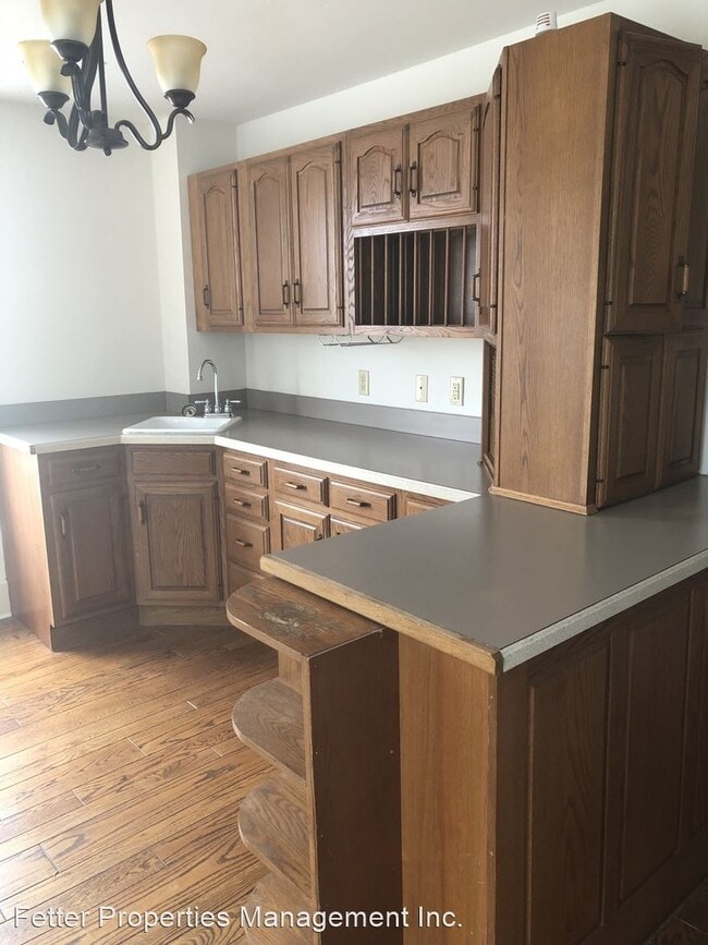 Building Photo - 210 SE 1st St