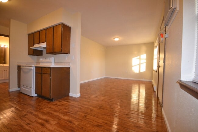Building Photo - Longton Apartments