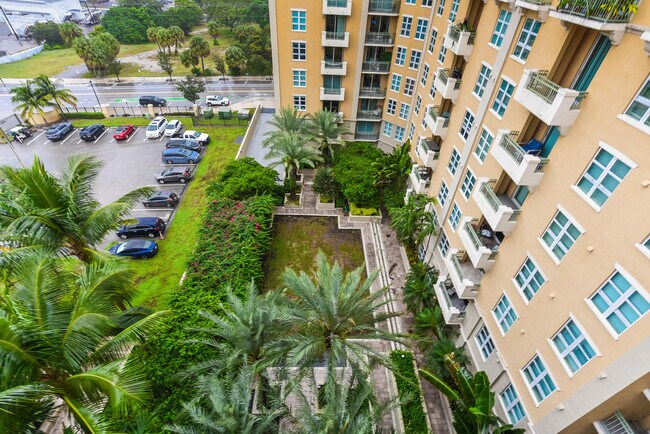 Building Photo - 403 S Sapodilla Ave